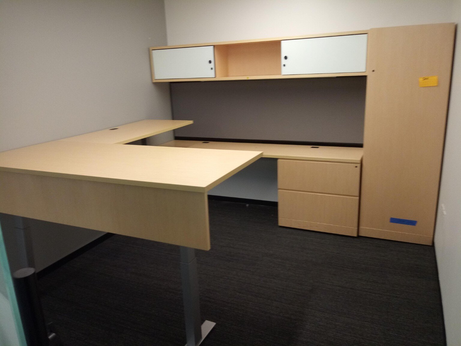 Height-Adjustable Executive Office